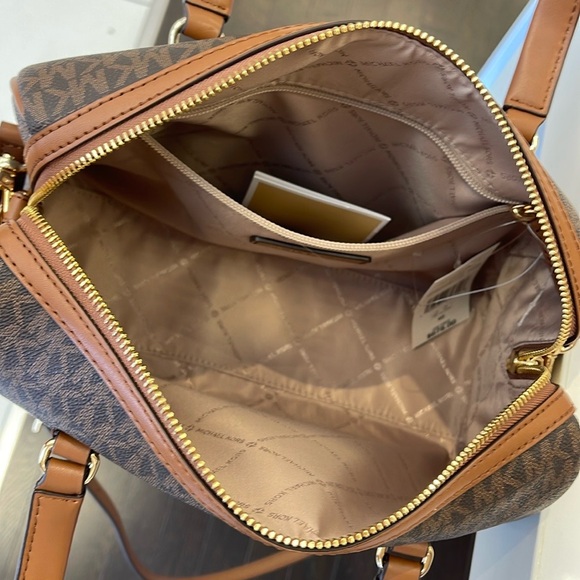 MICHAEL KORS JST TRAVEL MEDIUM DUFFLE SATCHEL SHOULDER CROSSBODY BAG MK BROWN - Picture 2 of 16